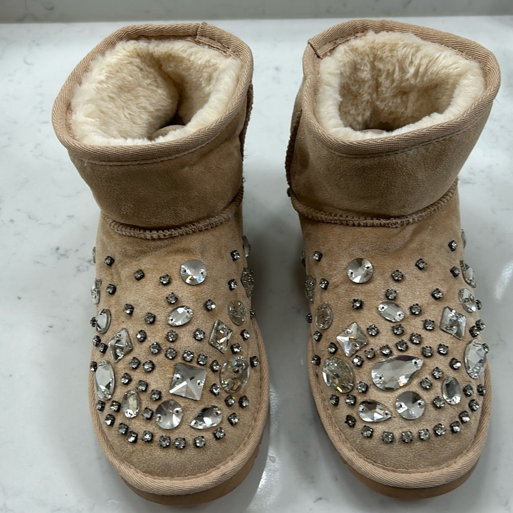 AZALEA WANG Gorgeous Blinged out UGG style boot size 8 NWOB - Picture 1 of 10